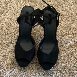 Black heels size 8.5